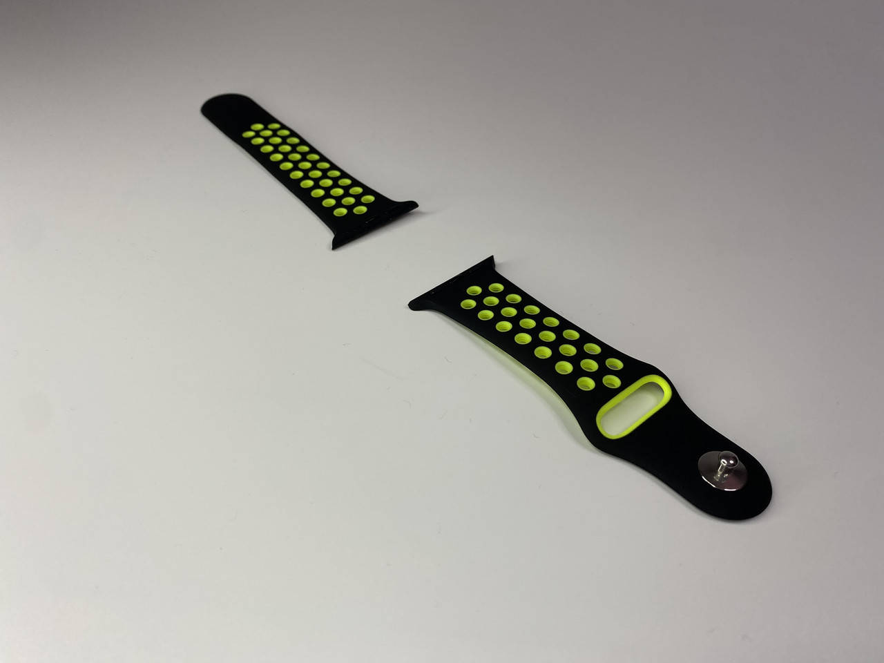 

Ремешок для Apple Watch 42mm/44mm Series 1/2/3/4 в стиле Nike Sport Band браслет черный с зеленым