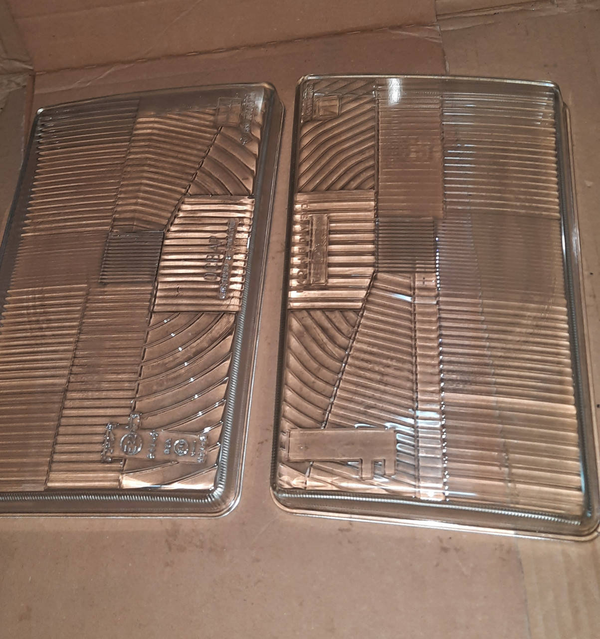 

Стекло фары пр/лев к-т 2шт Волга 31029,3110 Газель Соболь Москвич