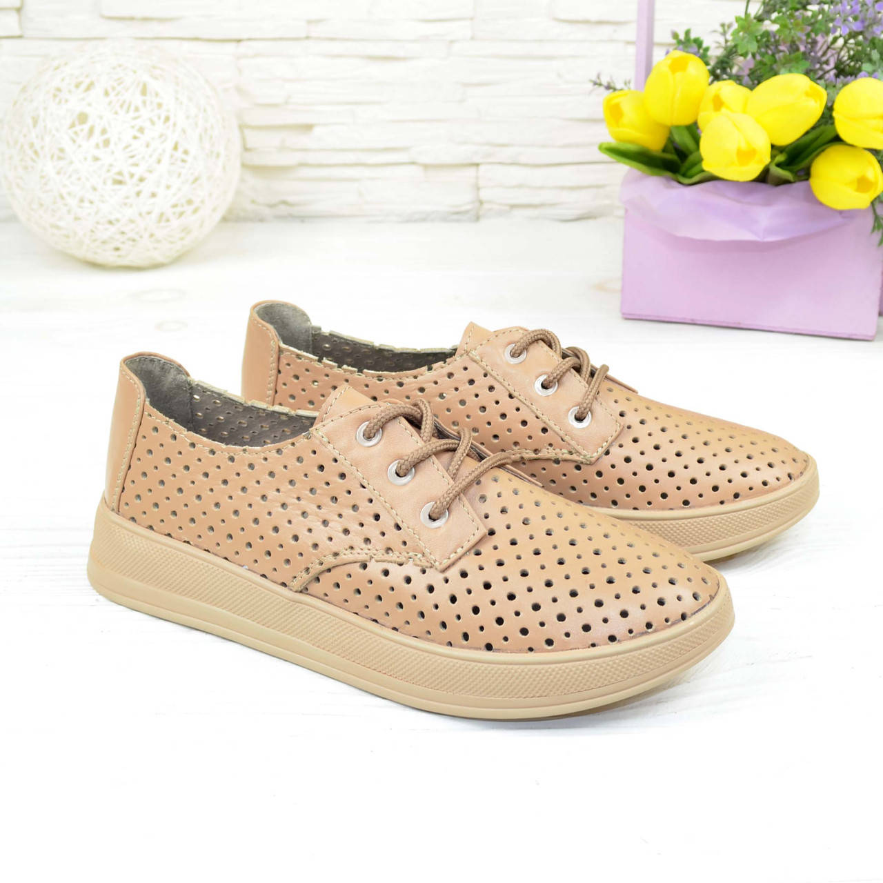 

Кожаные женские мокасины со сквозной перфорацией, цвет латте