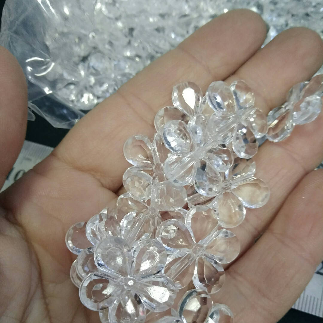 

Серединка ромашка прозрачная.