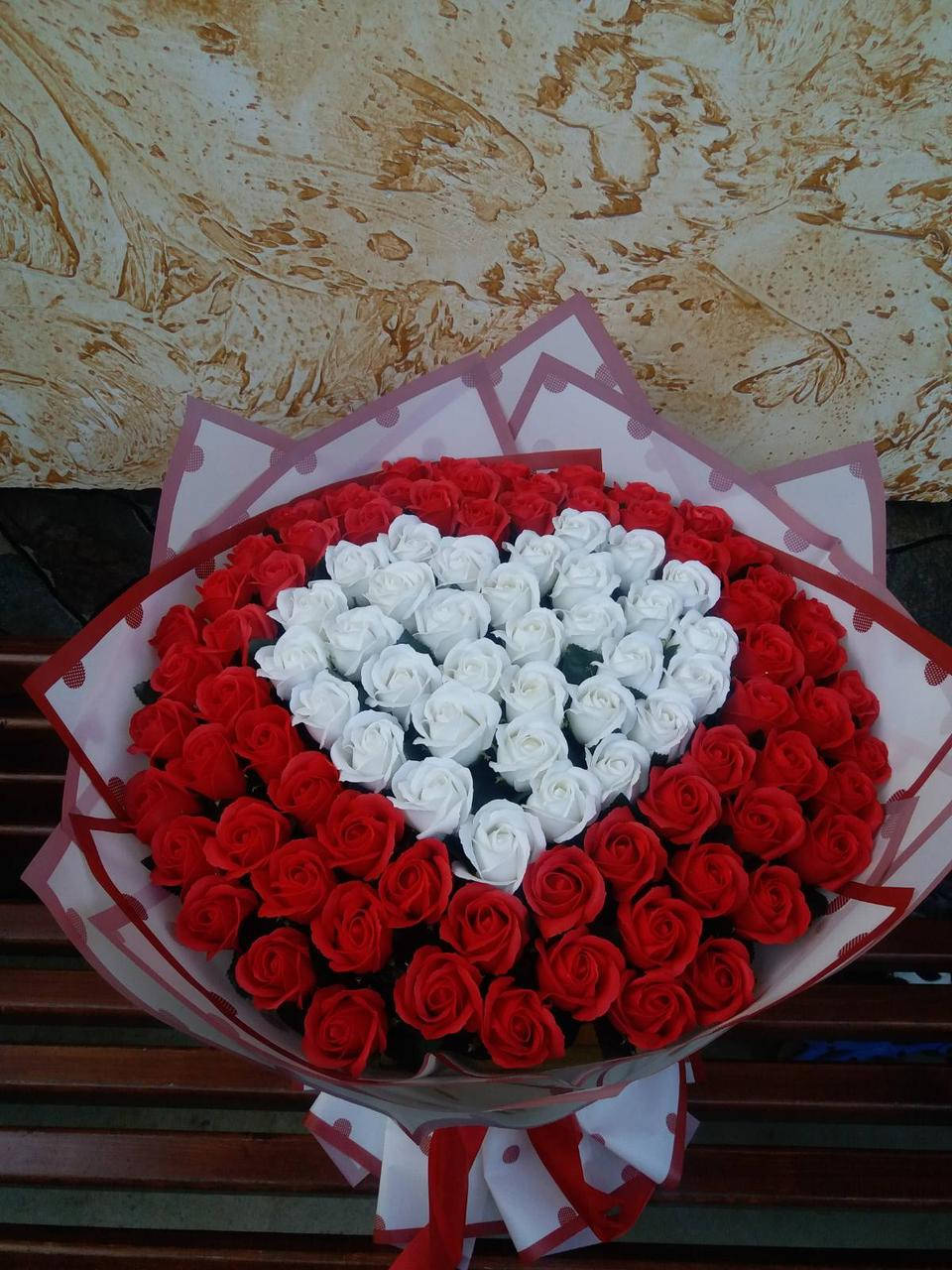 

Букет-сердце из 101 мыльной розы