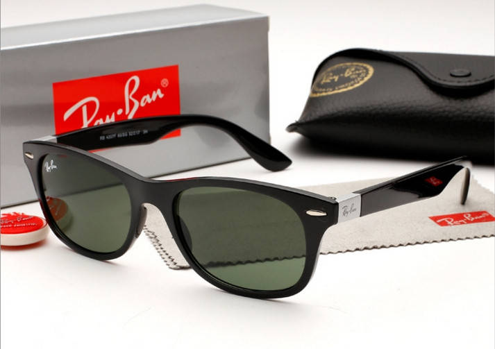 

Солнцезащитные очки Ray-Ban RB4195 черный