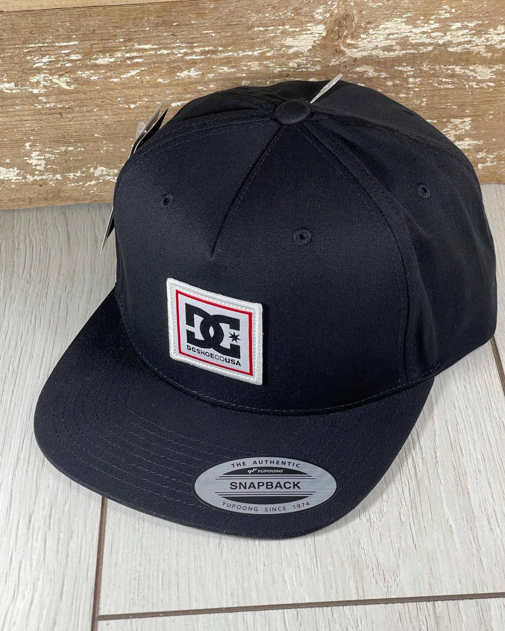 

Снапбек SnapBack DC бейсболка с прямым козырьком