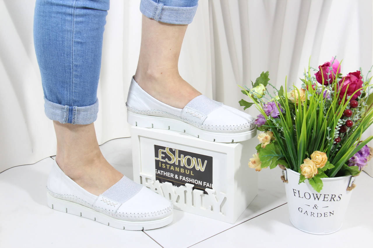 

Мокасины женские Aras Shoes 721-Beyz белая кожа с резинкой на подьеме