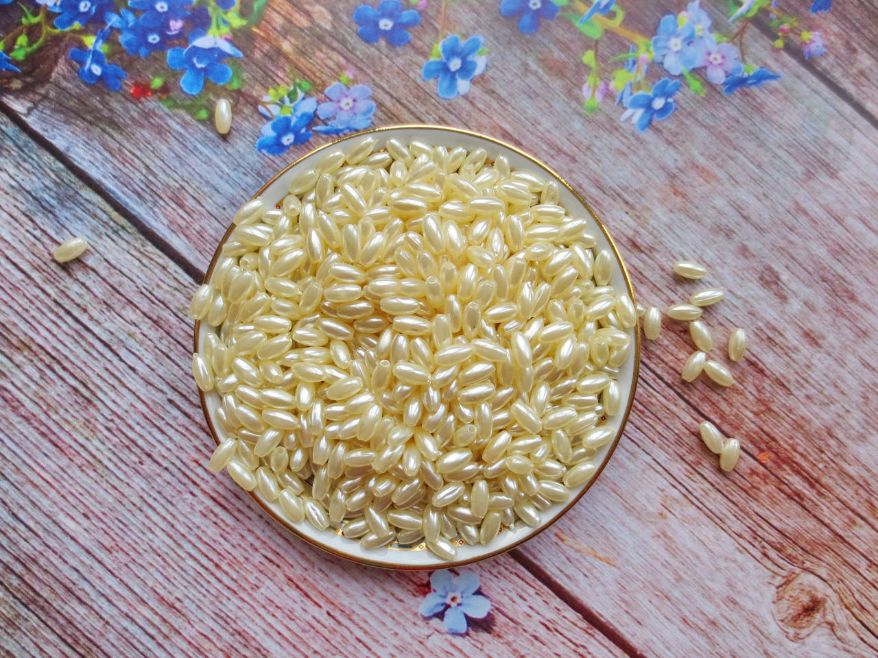 

Бусины "Рис" перламутровые, 8х4 мм, цвет молочный, 10 грамм, (~180 шт).