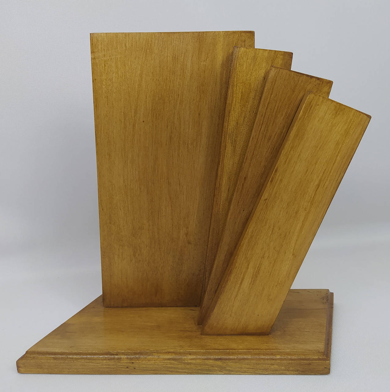 

Деревянная настольная подставка для ножей.