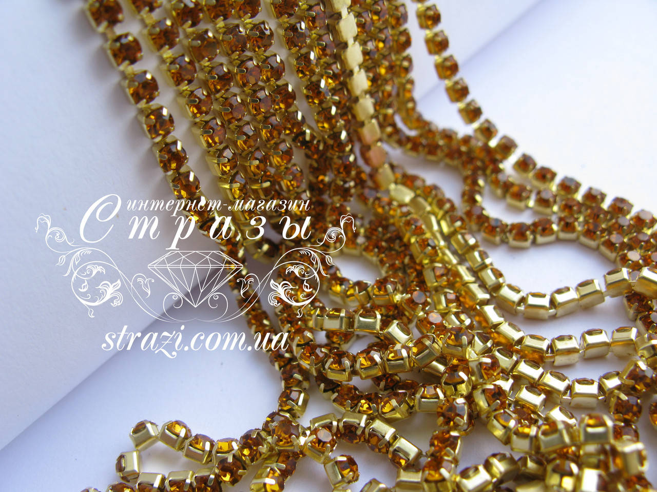 

Ланцюжок зі стразами ss12 Topaz Gold, 1м.