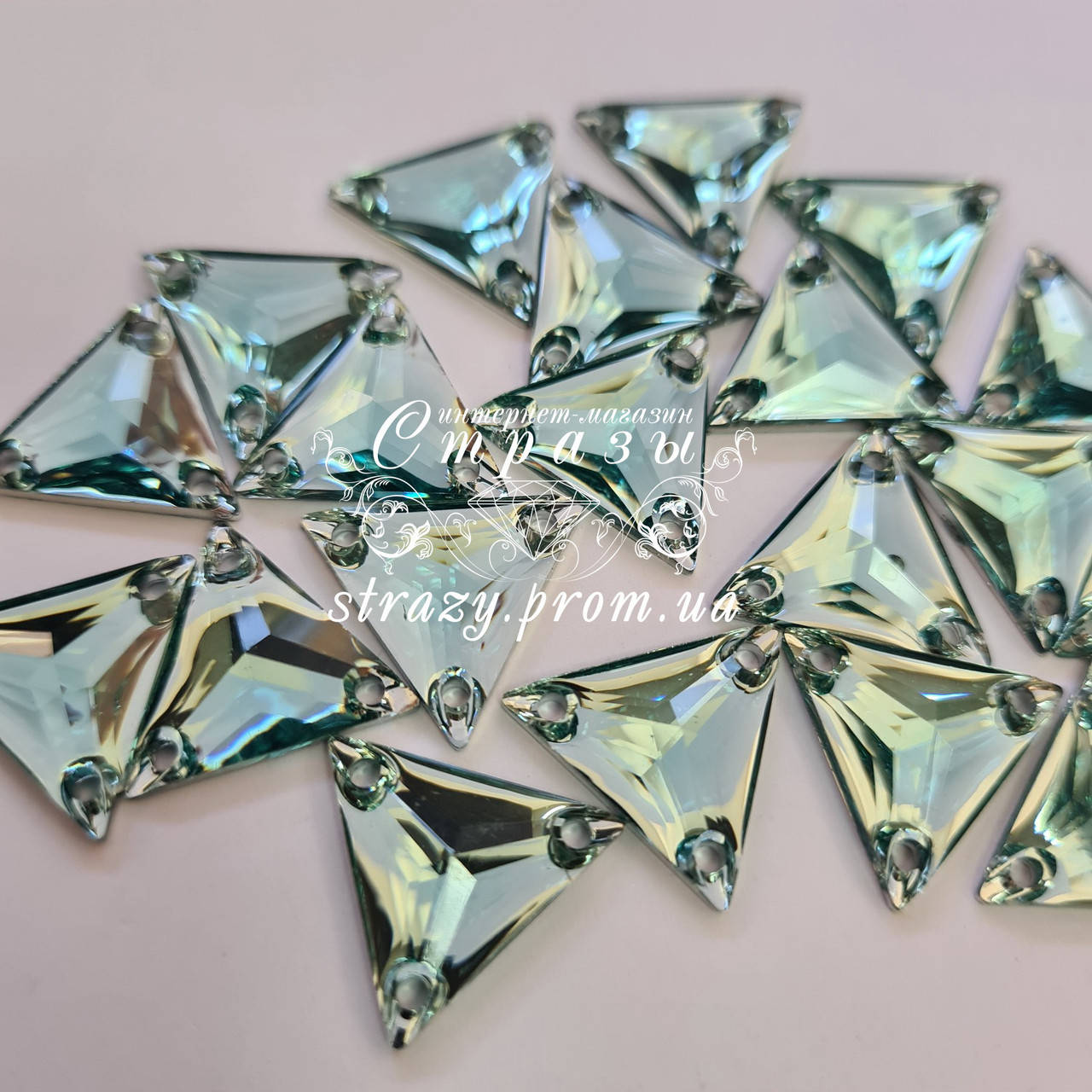 

Стразы пришивные Треугольники 16мм. Акрил Aquamarine
