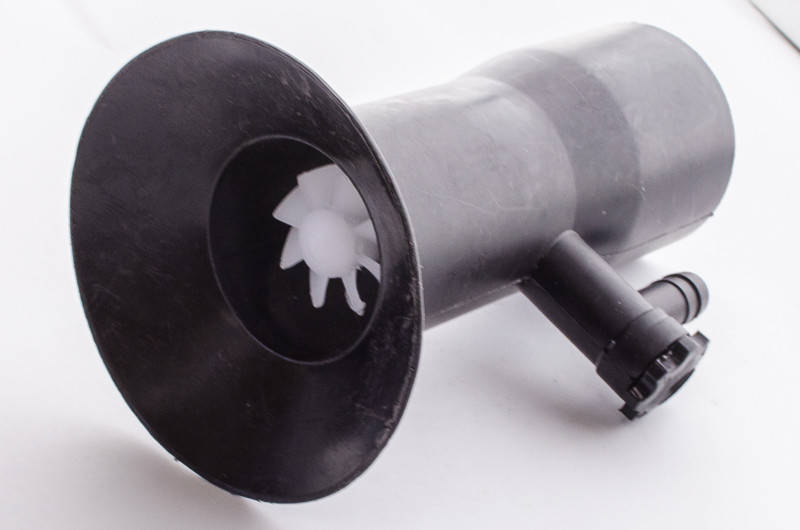 

Форсунка с насадкой для бензиновых опрыскивателей.