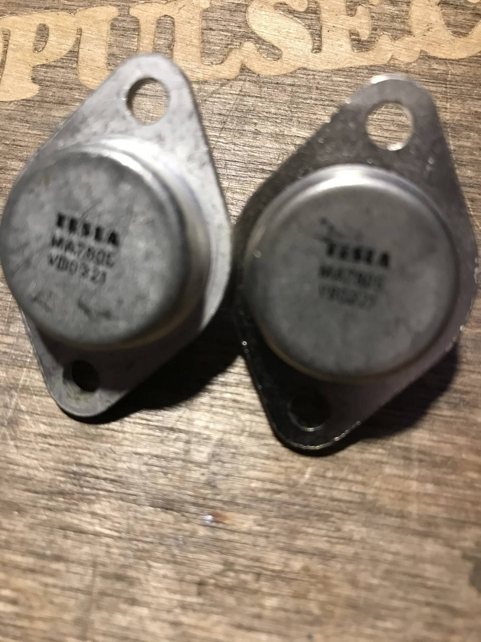 

Микросхема MA7805 Tesla ТО3