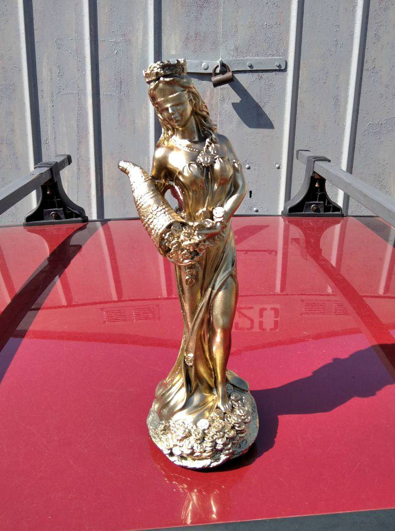 

Статуэтка - денежный оберег богиня Фортуна, цвет - золото, высота 34 см