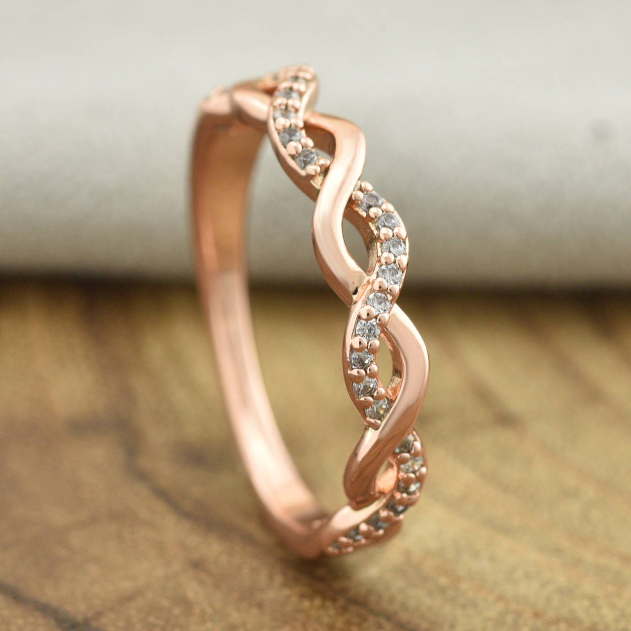 

Кольцо Xuping 33018 белые фианиты позолота РО размер 17