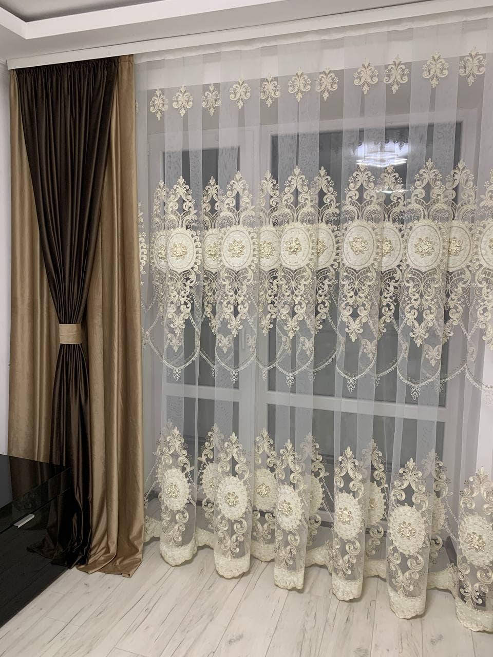 

Фатиновая 3D тюль с большими бархатными вставками в зал/гостиную или спальню. Цвет: Молочный с золотом, Золотистый