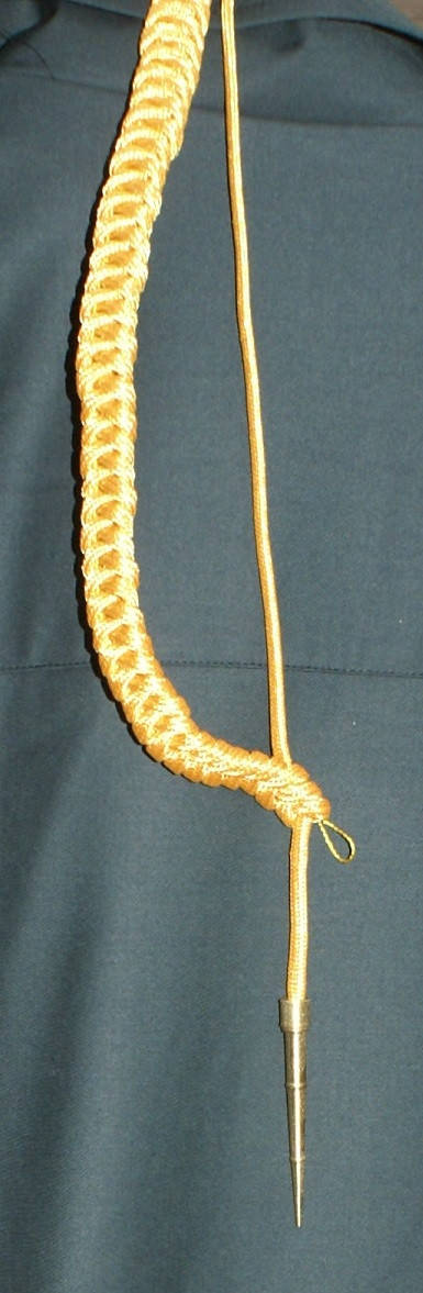 

Аксельбант золотой с одним наконечником