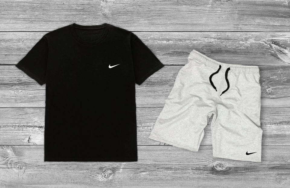 

Летний комплект Nike Черная футболка серые шорты M