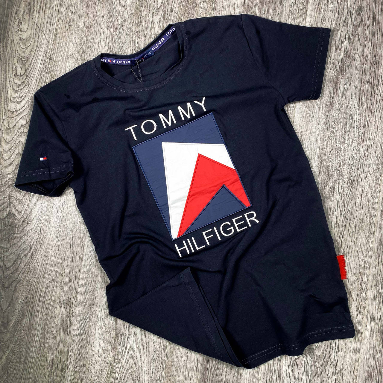 

Мужская брендовая футболка tommy hilfiger черного цвета