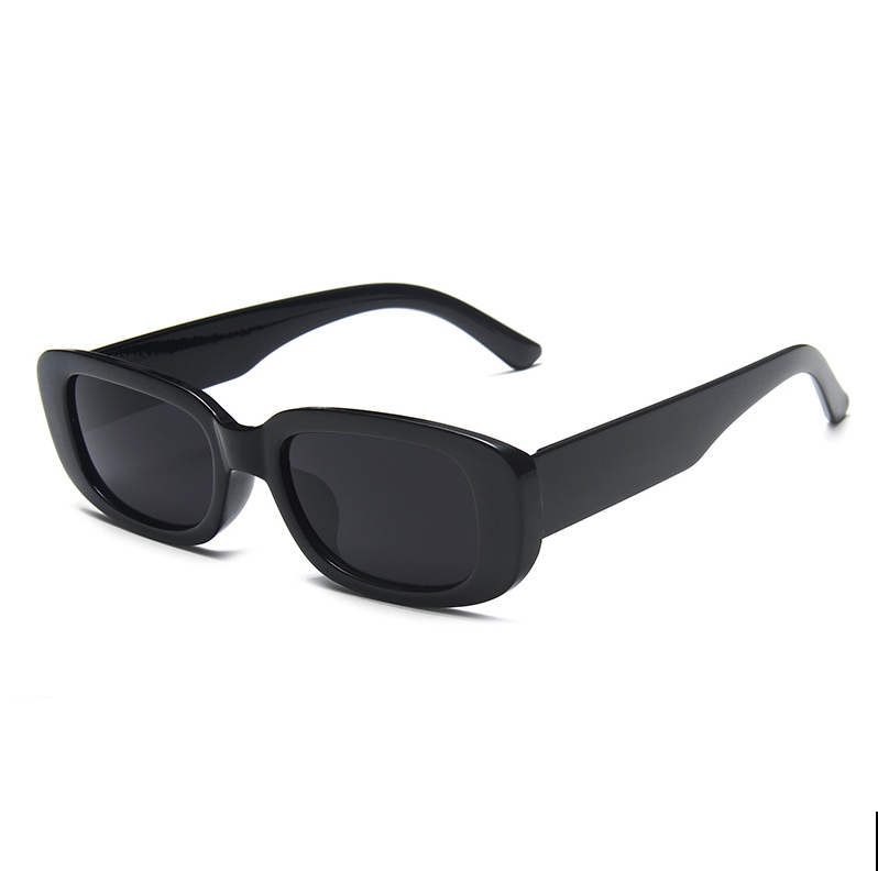 

Очки прямоугольные закругленные черные