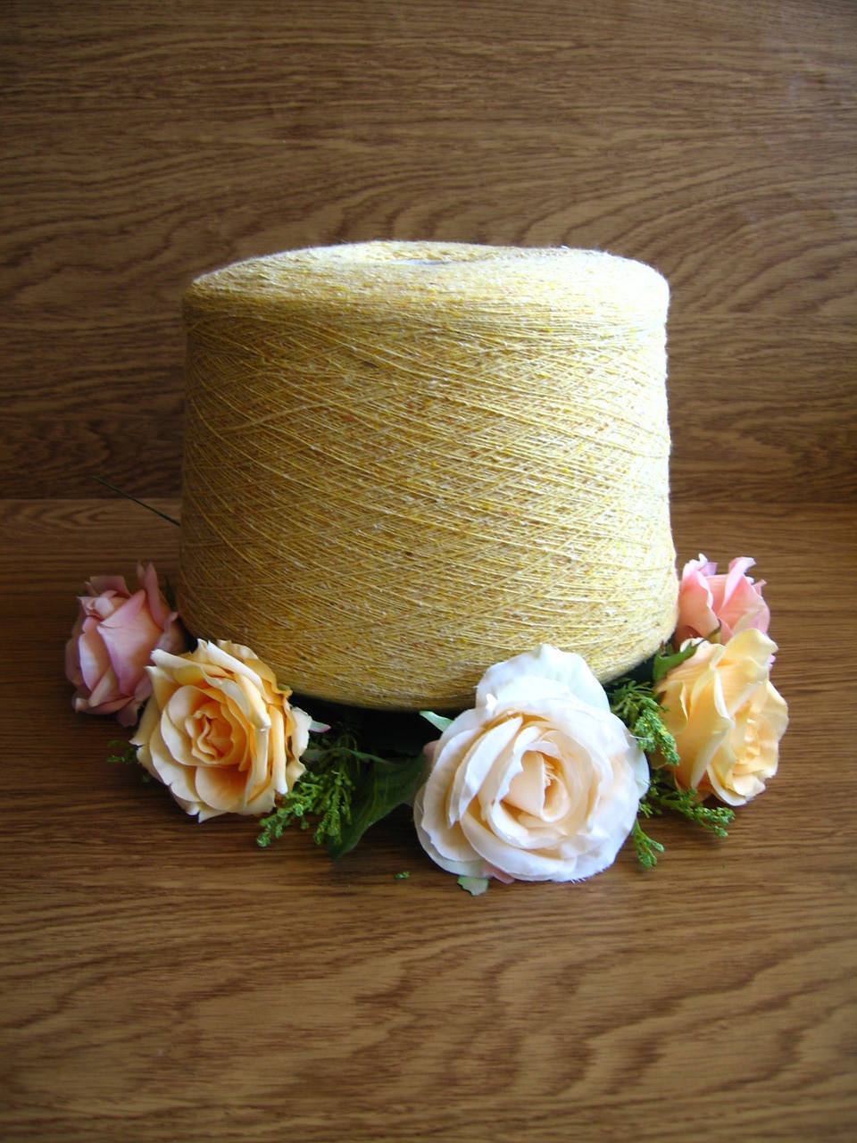 

Итальянская бобинная пряжа Твид от Fil-3 art Cardiff 40% Меринос 20% Вискоза 20%РА 20% РС 1100 м/100 гр Желтый