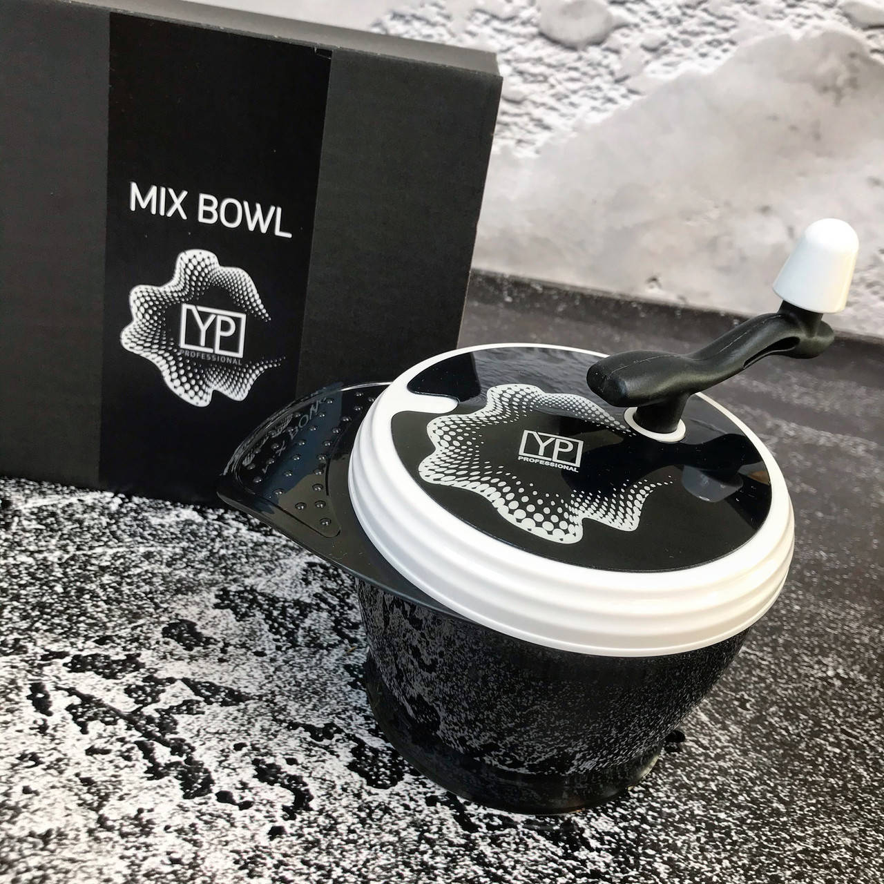 

Миска для смешивания красителя.