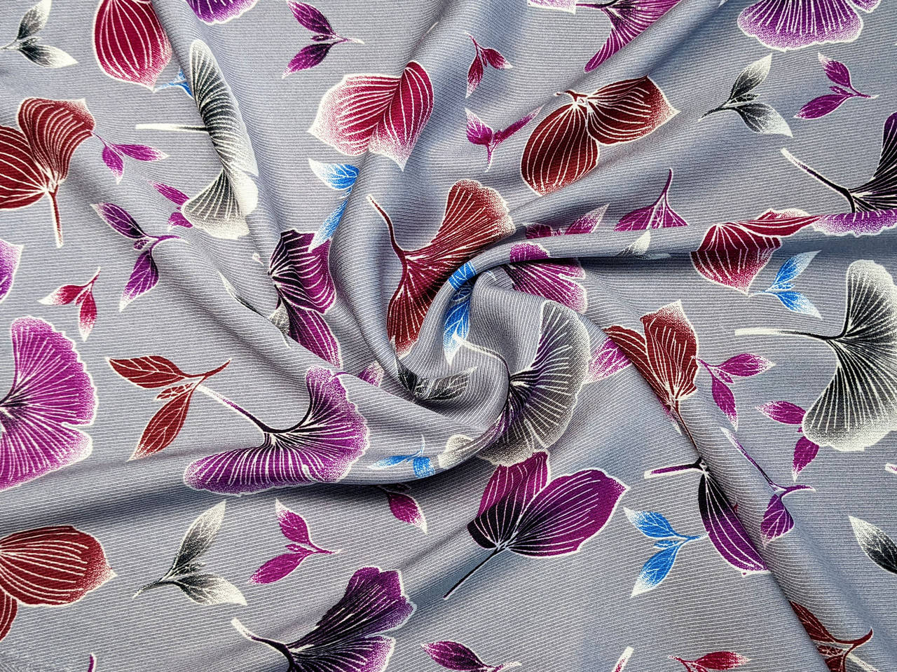 

Штапель Бельмондо цветочное сияние, серый