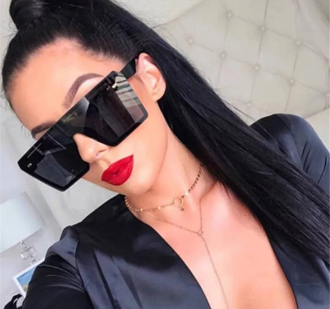 

Брендовые солнцезащитные очки большие квадратные цельные.