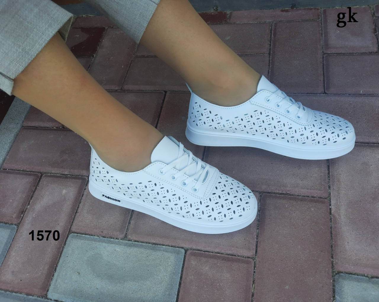 

Женские мокасины кеды белые на шнуровке, с перфорацией