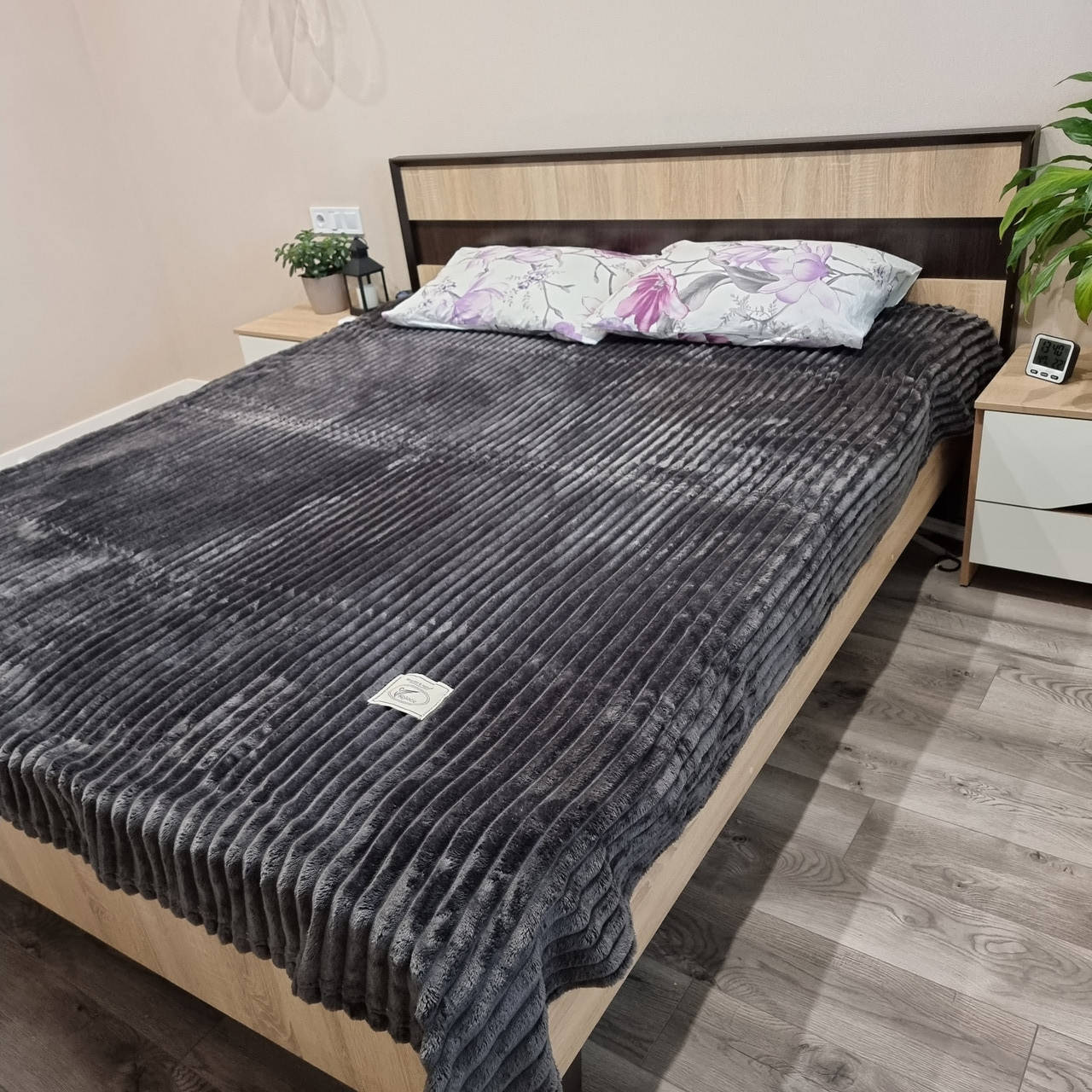 

Плед покрывало на кровать,диван мягкий,теплый "Шарпей" 200*220 см. Пушистое покрывало двухспальное.Графит., Темно-серый