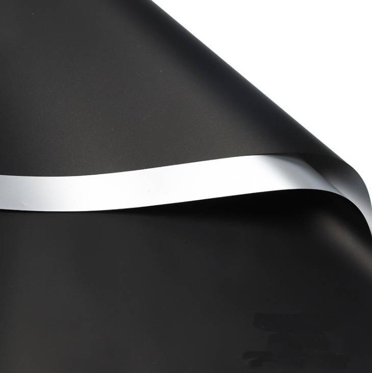 

Калька двухсторонняя "чёрный - серебро" 60х60 см (20 штук)