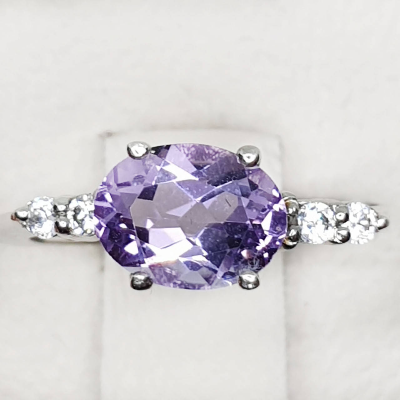 

Кольцо серебряное с аметистом 17 2,01 г