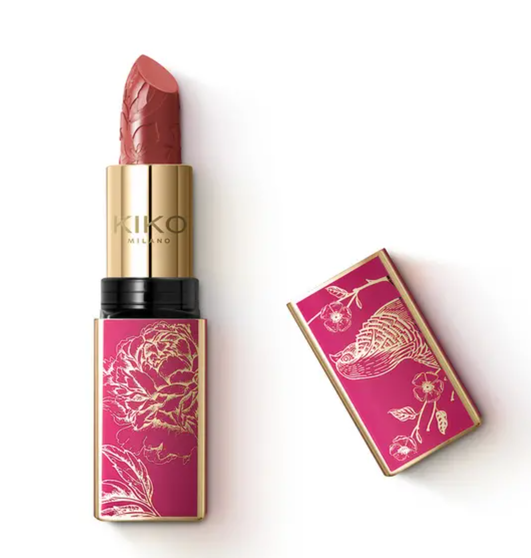 

Увлажняющая помада Charming Escape Luxurious Shiny Lipstick (03 Brown Oak)