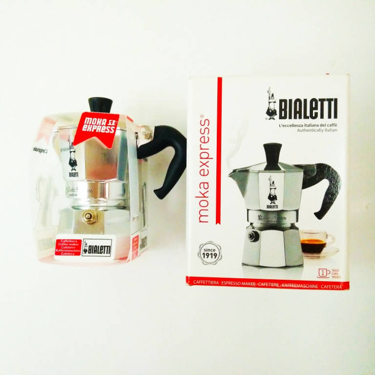 

Кофеварка гейзерная Bialetti Moka Express на 1 чашку (60 мл)
