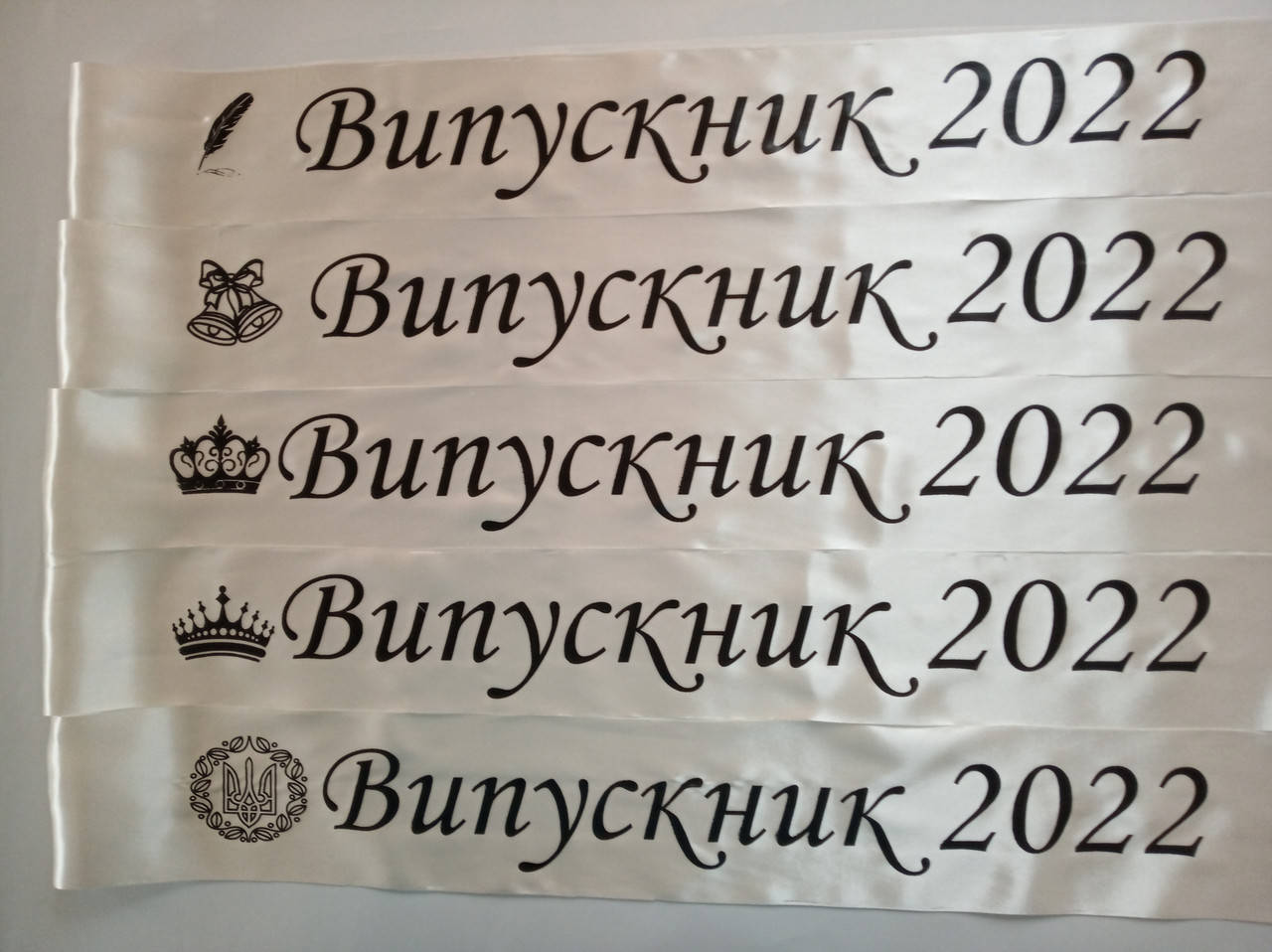 

Лента Випускник 2022 айвори атласная