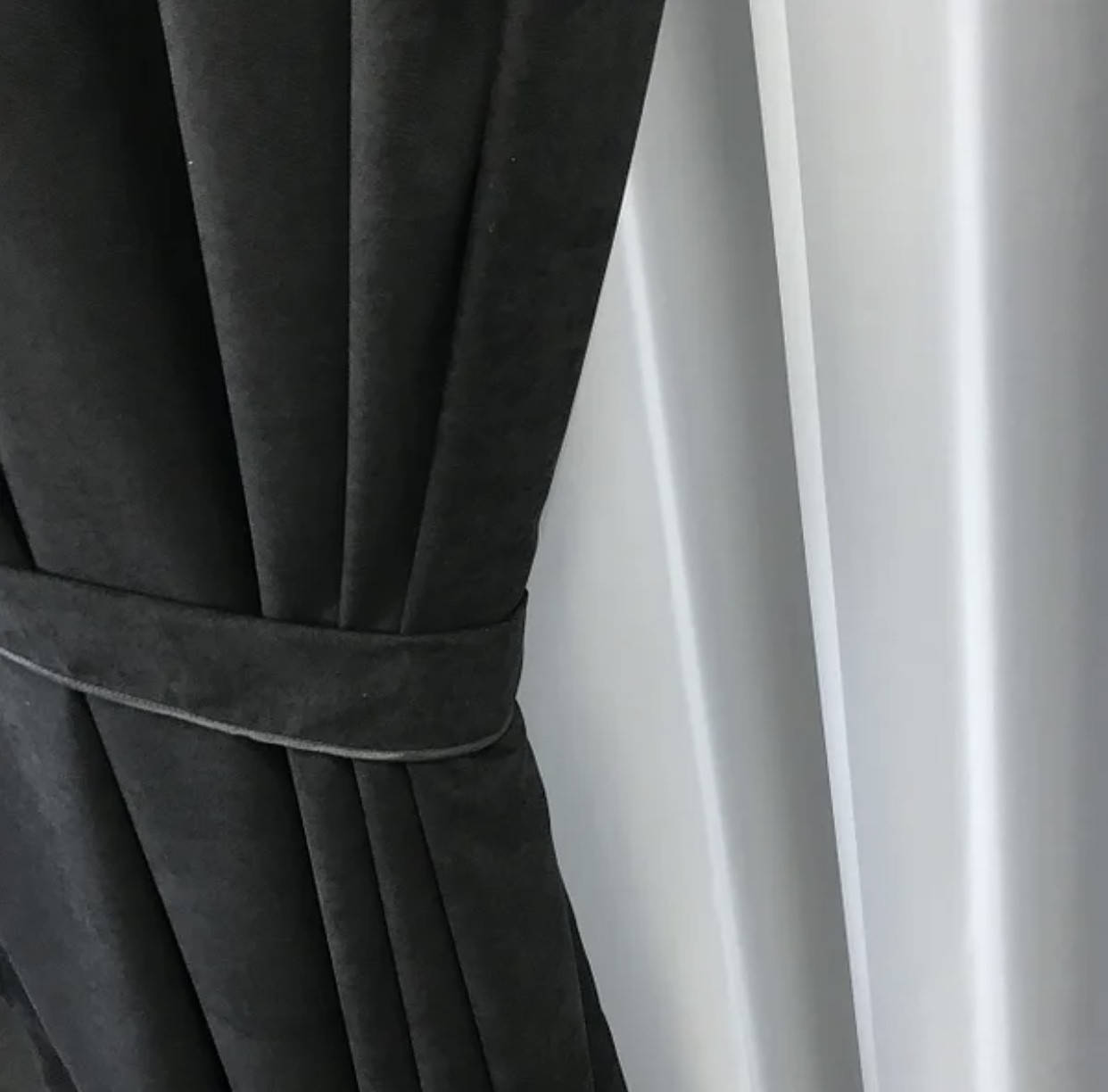 

Комплект штор на люверсах з тюлем на люверсах Шторы 200х270 + тюль 500х270 Шторы с подхватами Цвет Черный