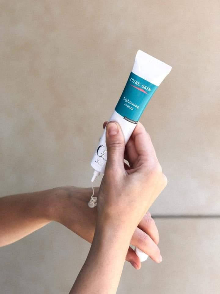 

Крем осветляющий для лица выравнивающий тон кожи питательный и увлажняющий Cure Skin 50 мл