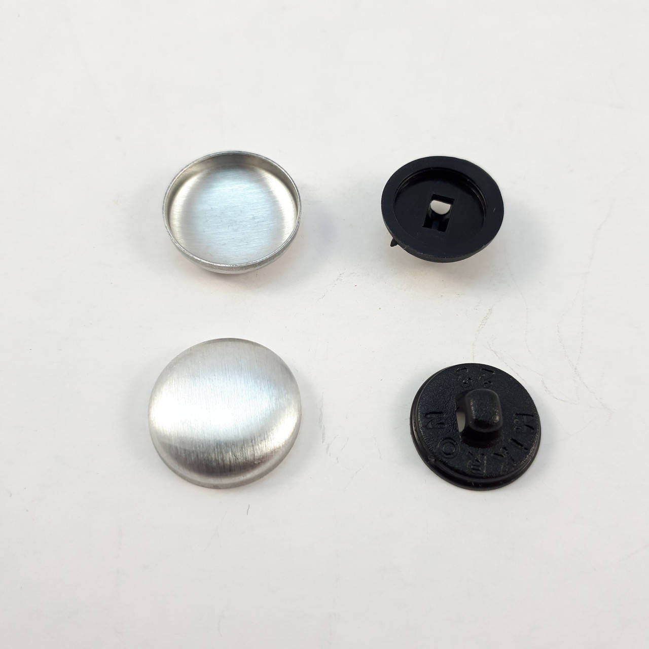 

Пуговица под обтяжку на пластиковой ножке №22 - 13,3 мм Черная, Черный