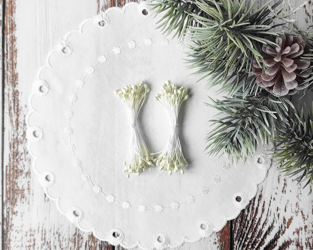 

Тычинки глянцевые молочные 50 (100)шт