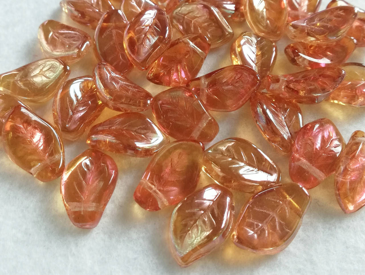

Leaves 9 x 14 mm Crystal Apricot Medium Ціна за 1 шт.