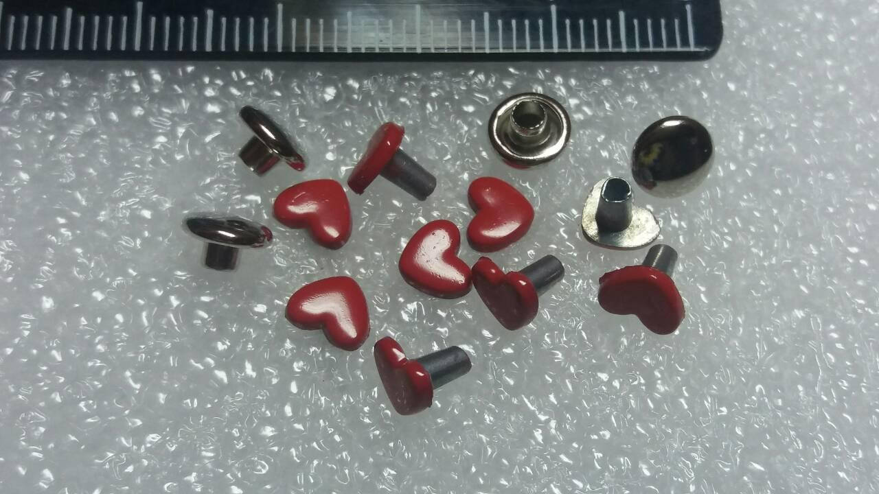 

Кнопка-заклепка сердечко, 6 мм. Оттенок красный темный, №С8