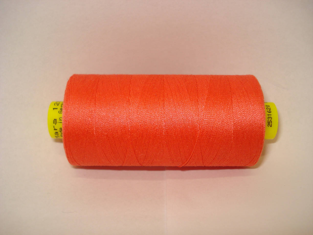 

Нитка Gutermann mara №120 1000м.col 927 ярко-оранжевый