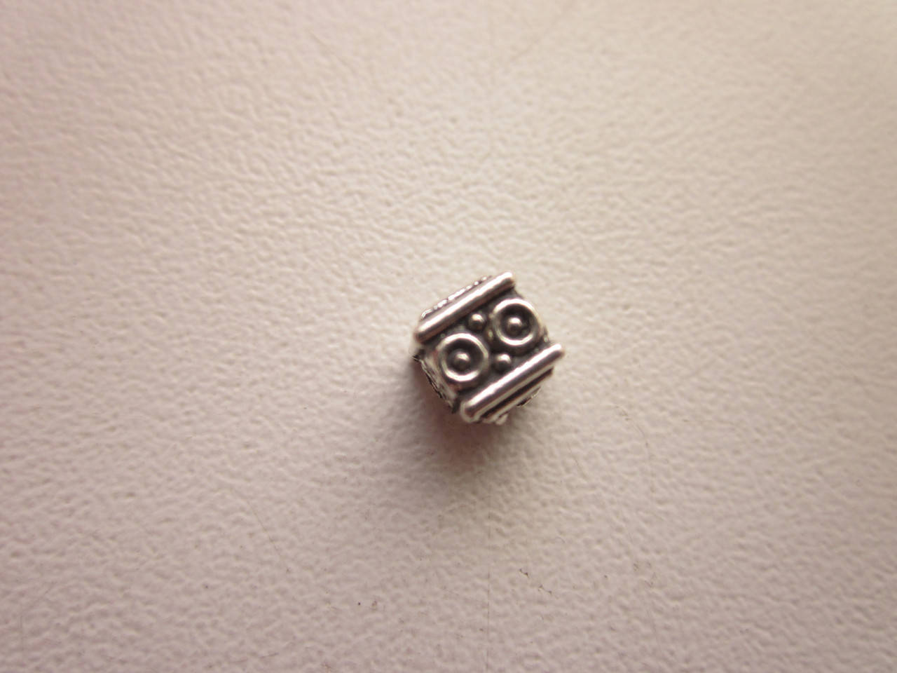 

Бусина металлическая ("серебро")