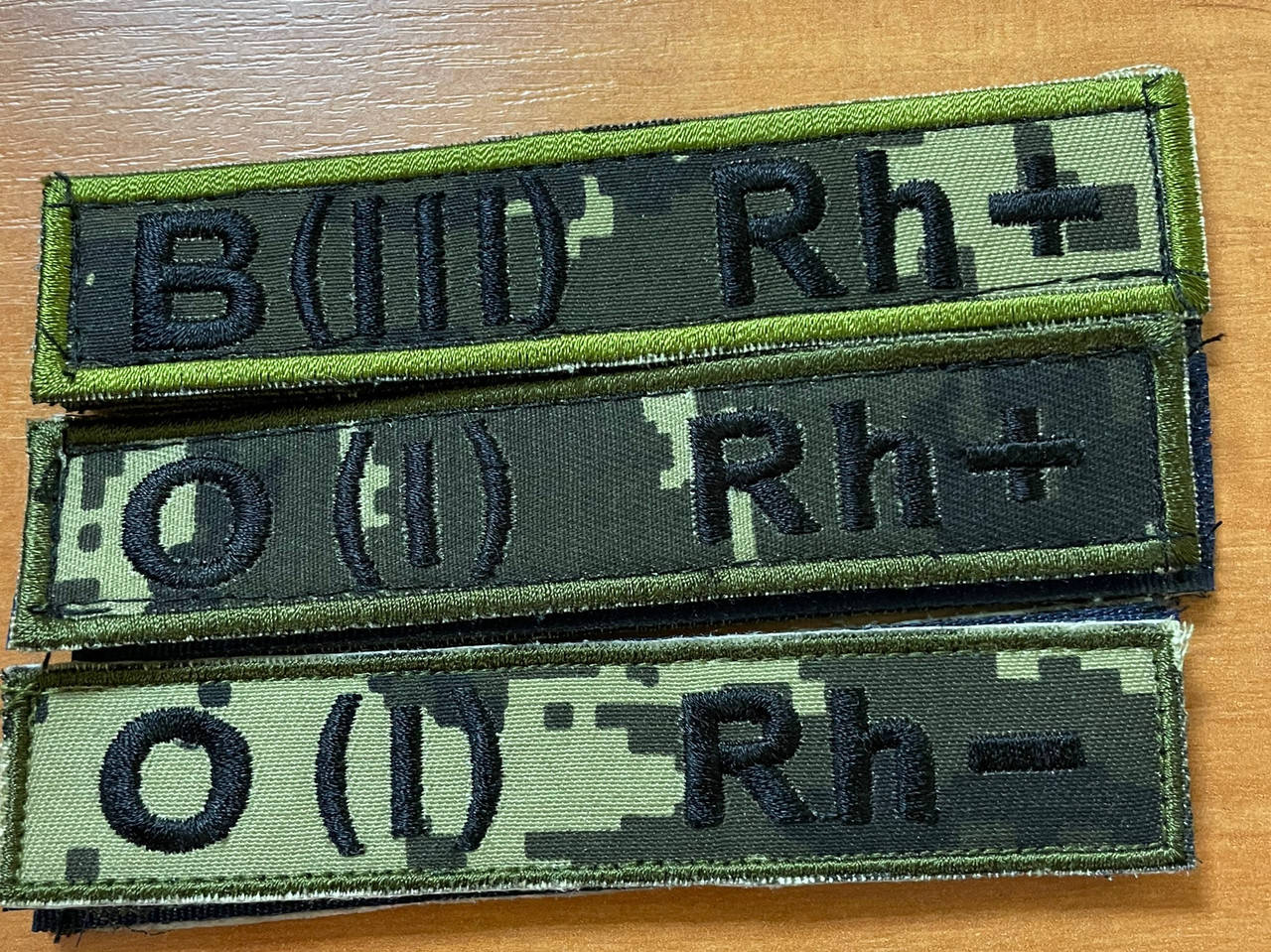 

Шеврон группа крови (2+) пиксель 12*2,5 см