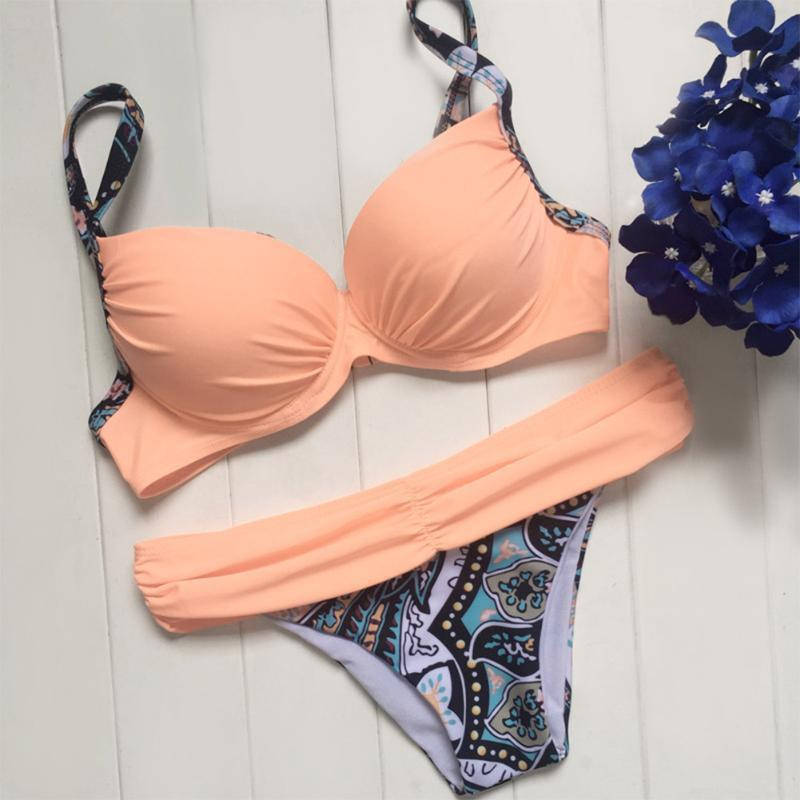 

Купальник женский раздельный персиковый на поролоне