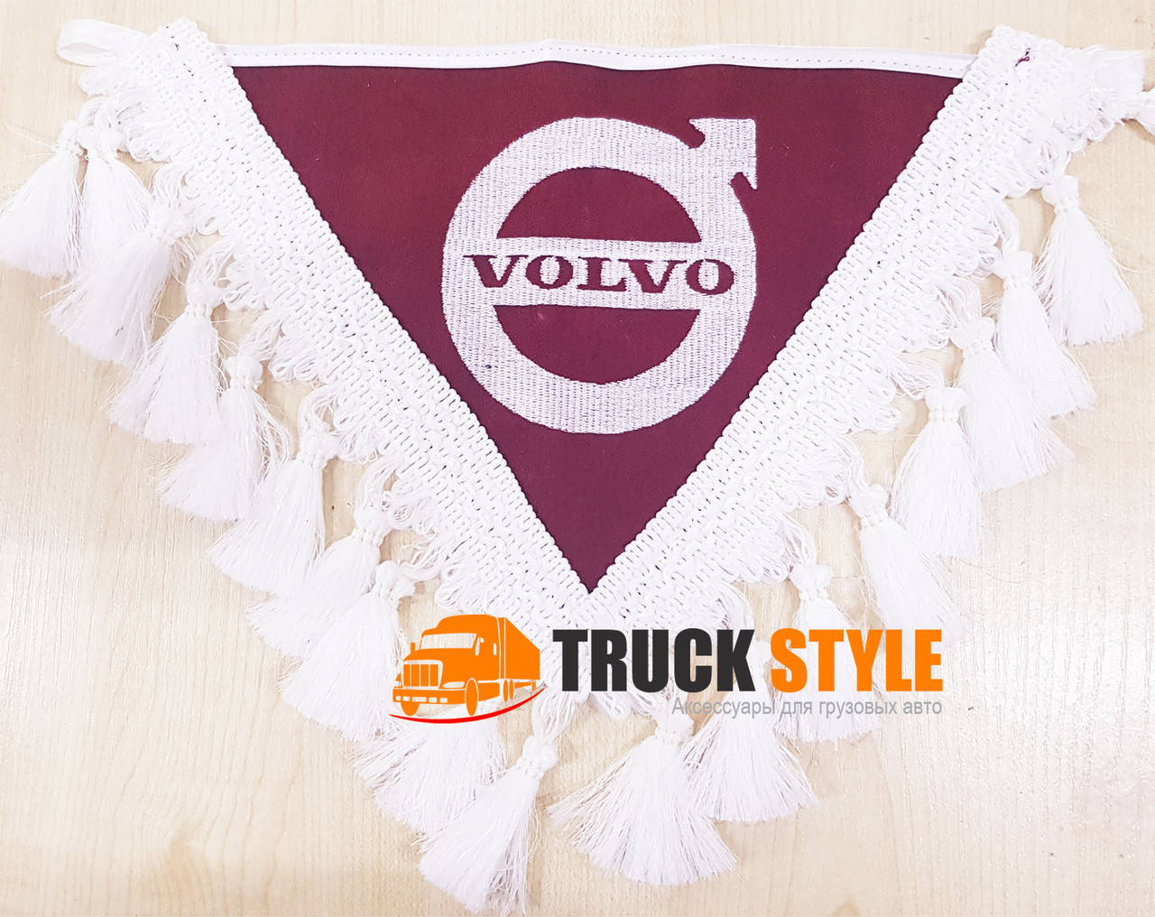 

Вимпел трикутний Volvo Вольво (29см.х24,5см.х24,5см.)