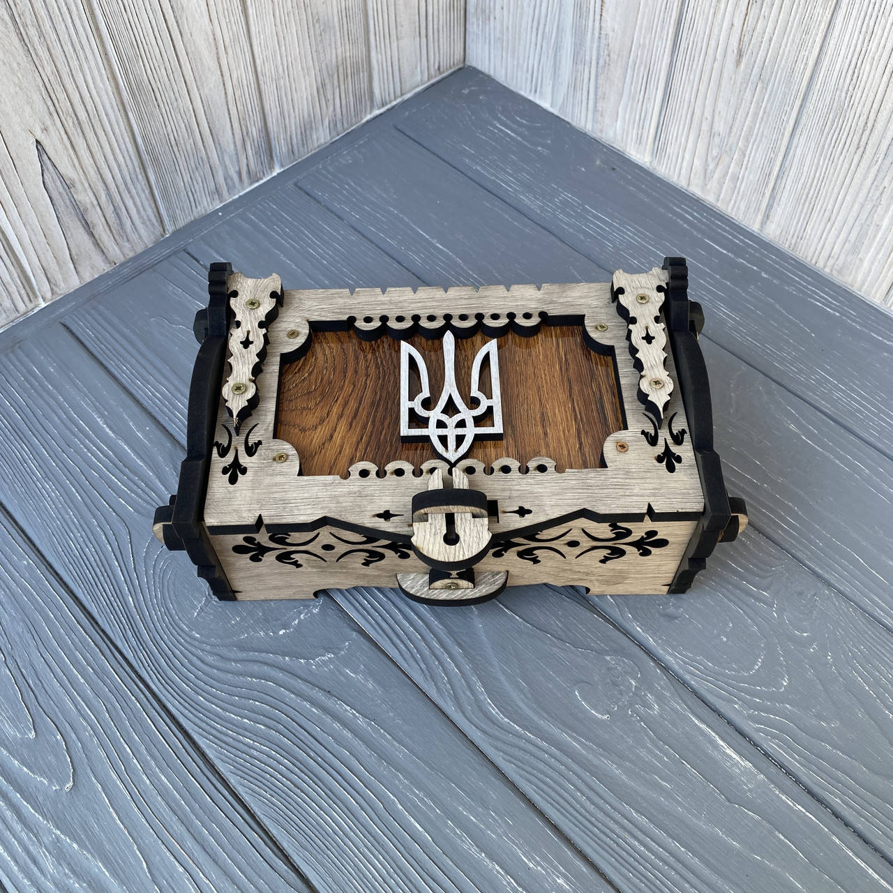 

Деревянная шкатулка-копилка "Украина", с тризубом, светлая, 25*14*9 см, Коричневый