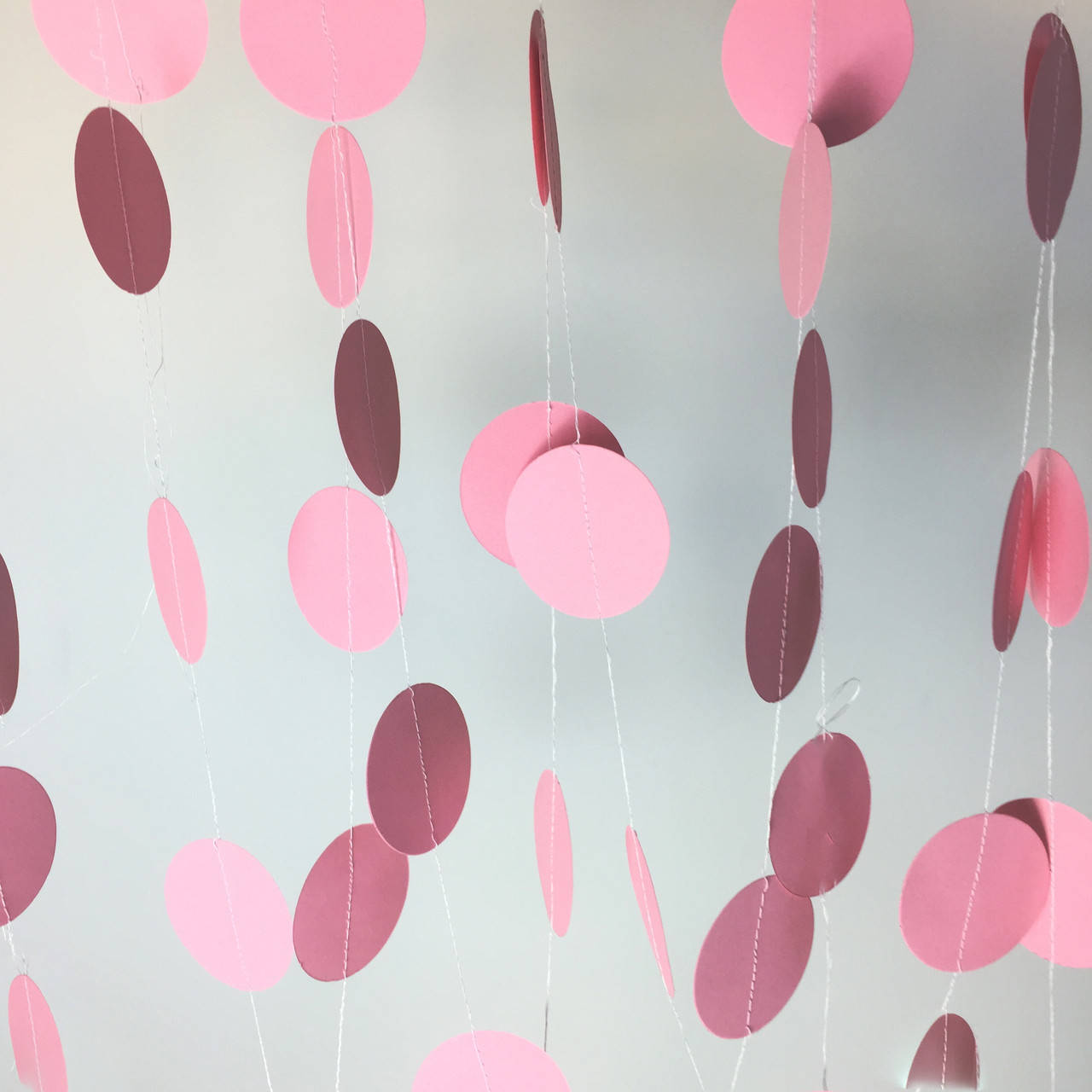

Бумажная гирлянда из кругов 2 метра нежно-розовая