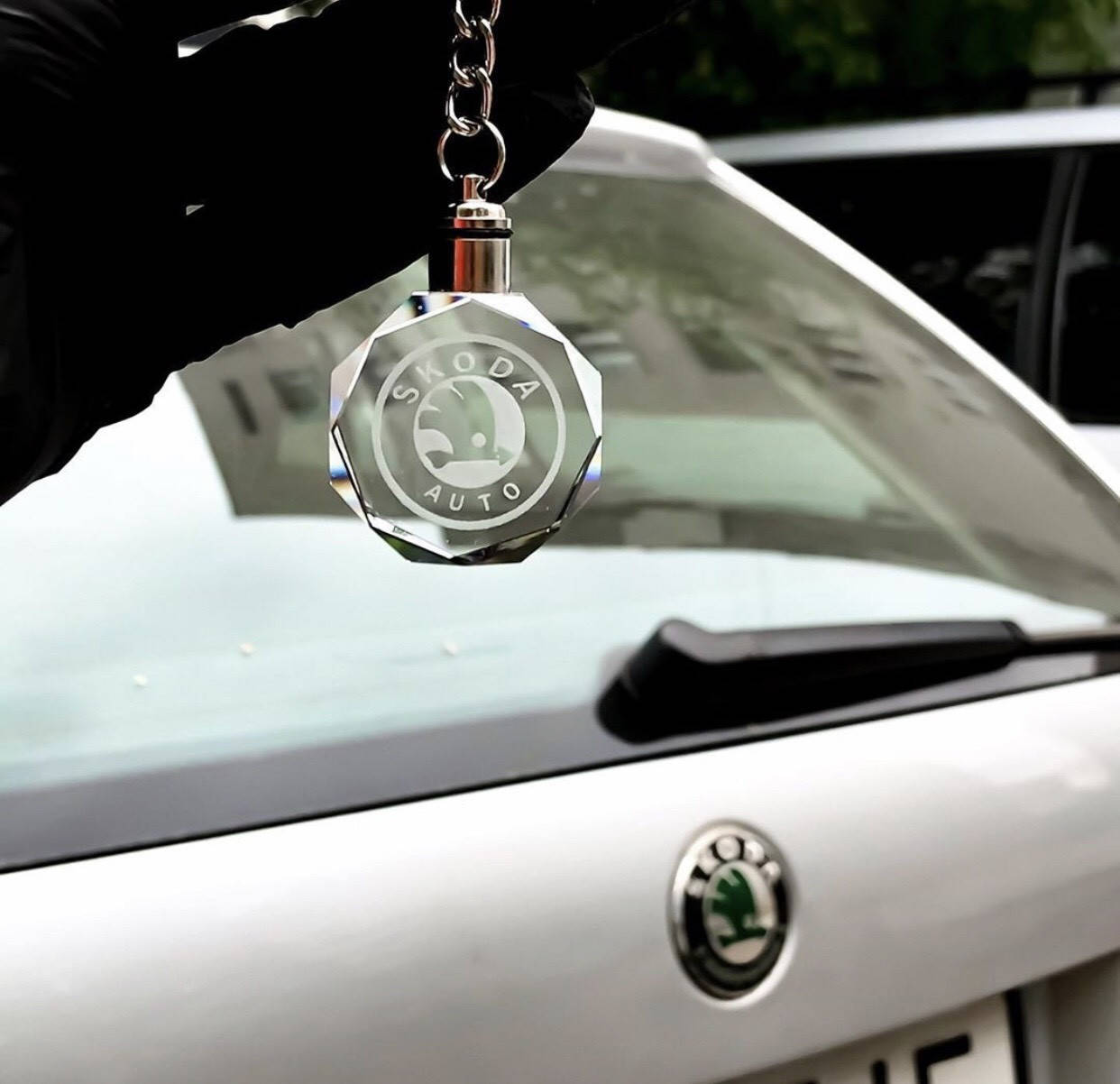 

Брелок Кристал SKODA с подсветкою логотипа Авто