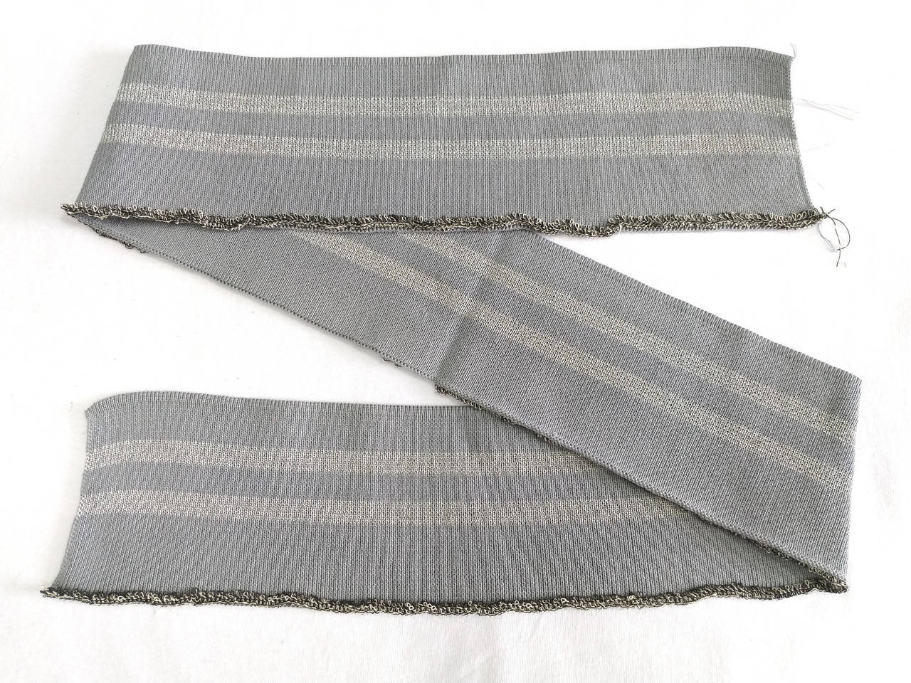 

Резинка манжетная 8 см (св. серый с 2 - мя люрексовыми полосами серебро) (арт. 30603)