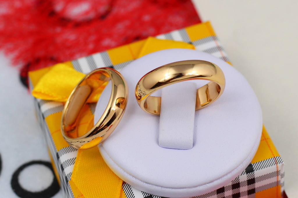 

Обручальное кольцо Xuping Jewelry классика 5 мм 16,17,18,19,20,23,24 золотистое 17