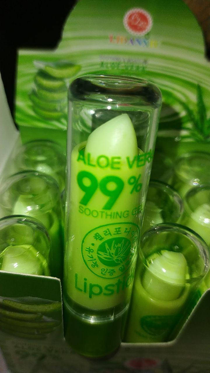 

Бальзам для губ увлажняющий цвет проявляется Aloe Vera 99% 3,5 гр / гигиеническая помада 1 шт