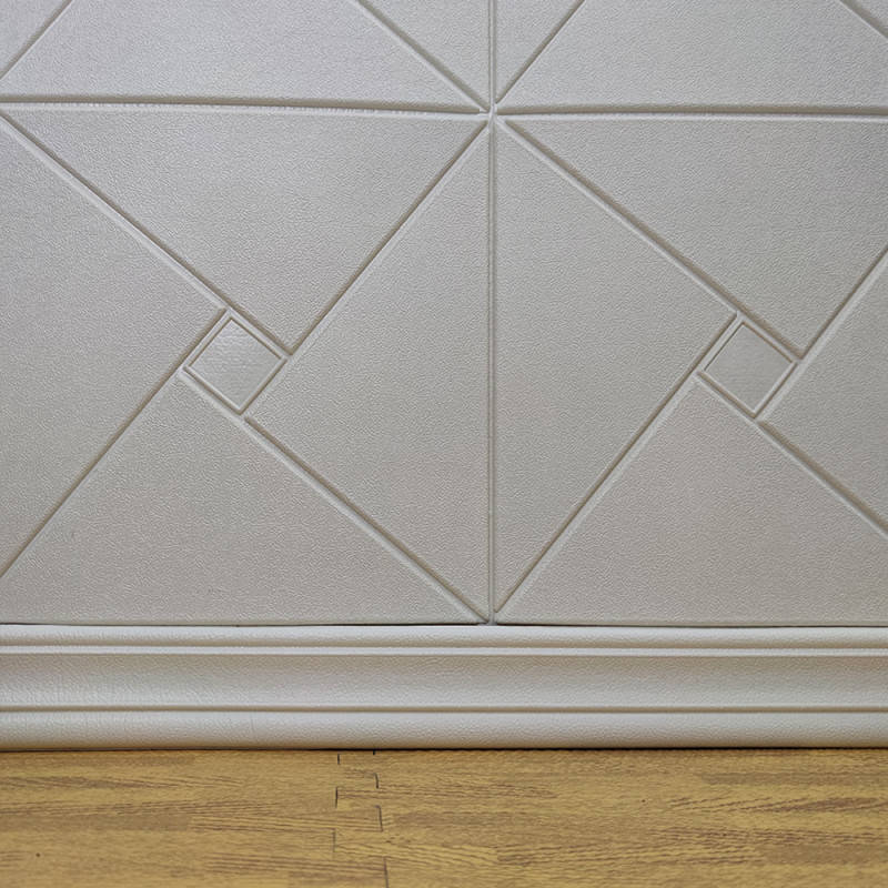 

Гибкий самоклеящийся плинтус / багет белый (121)